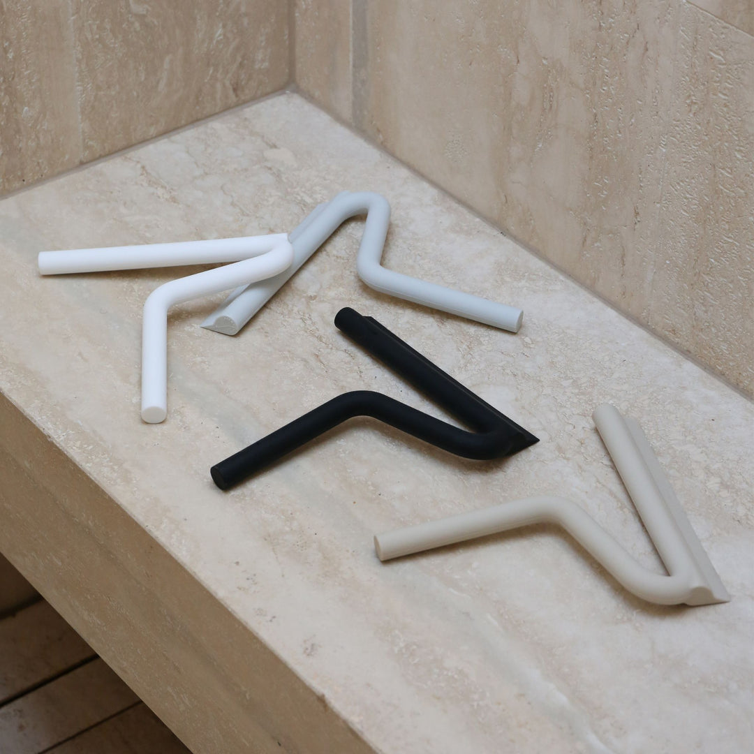 DESIGNSTUFF CURV Shower Wiper, Black